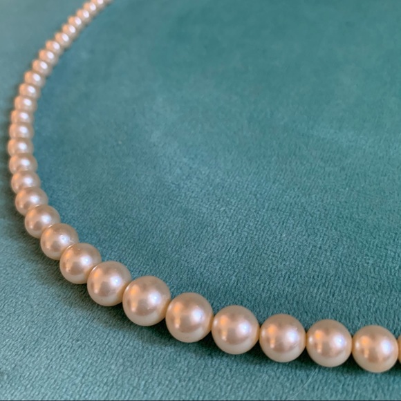 Vintage Pearl Necklace with Sister hook clasp - Picture 2 of 8